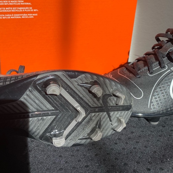 Nike Mercurial Vapor 14 Club FG/MG Size 5.5 kids Football Soccer Cleats - Picture 2 of 4